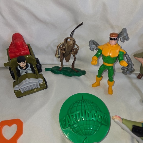 McDonald's Happy Meal Toy Lot 60+ 1980s to 2000s Shrek Disney Pixar Looney Tunes - Picture 14 of 16